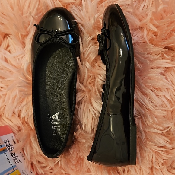 GIRLS Mia Kids Black Patent Ballet Flats with Bow. Size 2. - Picture 5 of 6